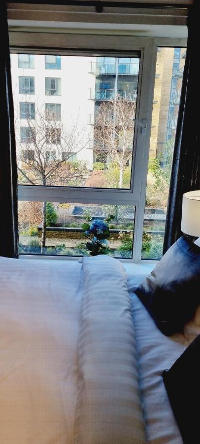 Double King Suite, Canary Wharf Waterfront 런던 외부 사진