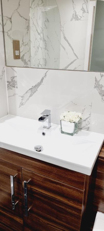 Double King Suite, Canary Wharf Waterfront 런던 외부 사진