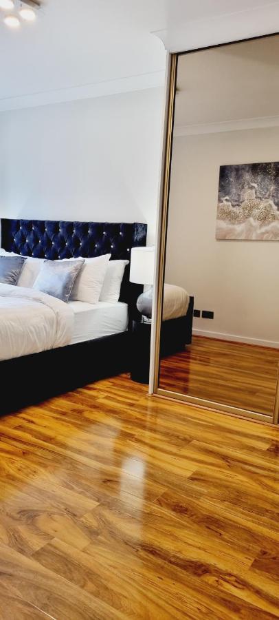 Double King Suite, Canary Wharf Waterfront 런던 외부 사진