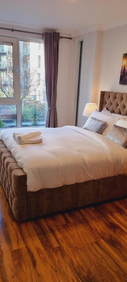 Double King Suite, Canary Wharf Waterfront 런던 외부 사진