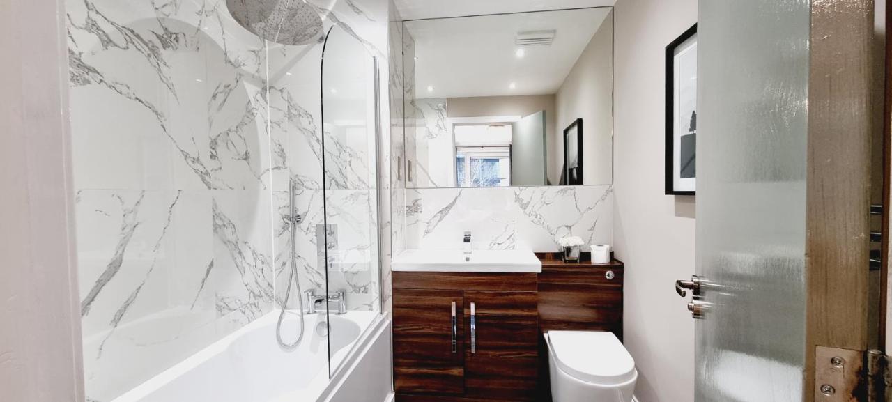 Double King Suite, Canary Wharf Waterfront 런던 외부 사진