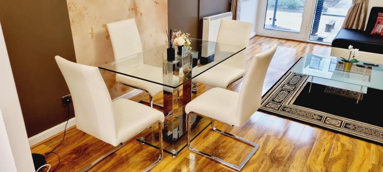 Double King Suite, Canary Wharf Waterfront 런던 외부 사진